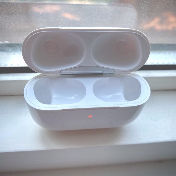 Airpod Pro Charging Case - Picture 2 of 2